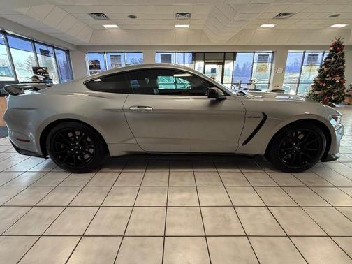 2020 Ford Shelby GT350 Base