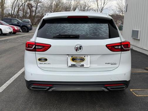 2018 Buick Regal TourX Essence