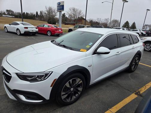 2018 Buick Regal TourX Essence