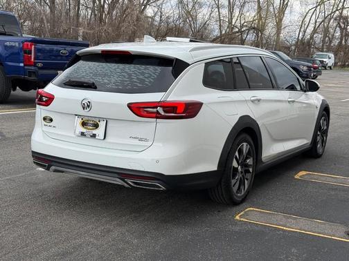 2018 Buick Regal TourX Essence