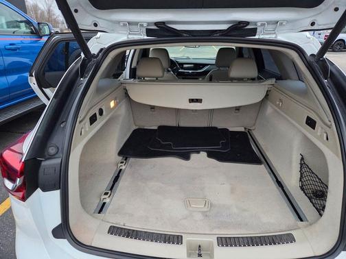 2018 Buick Regal TourX Essence