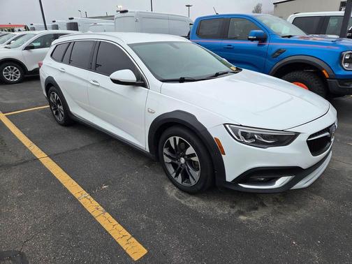 2018 Buick Regal TourX Essence