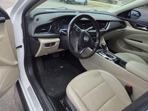 2018 Buick Regal TourX Essence