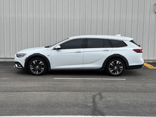2018 Buick Regal TourX Essence