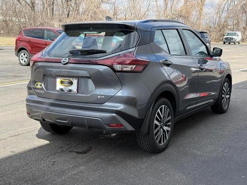 2021 Nissan Kicks SR