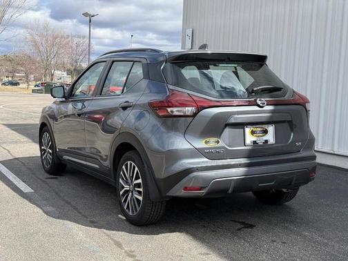 2021 Nissan Kicks SR