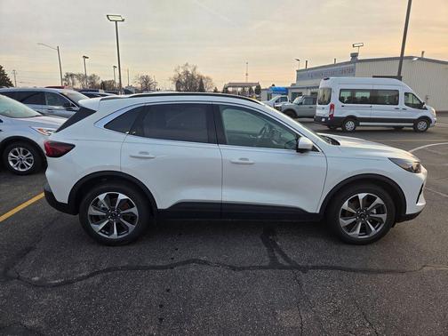 Star White 2023 Ford Escape Platinum