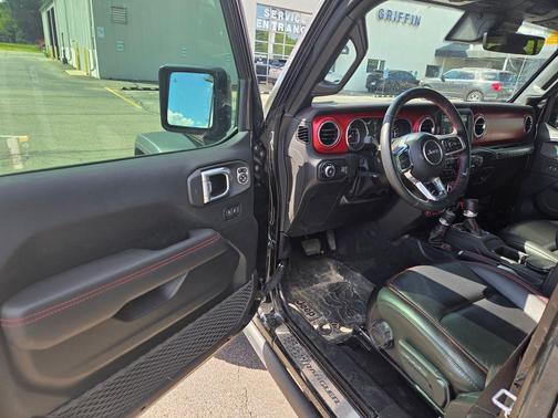 Black Clearcoat 2023 Jeep Wrangler Rubicon