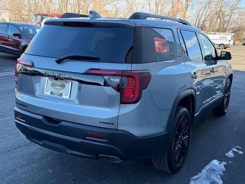 2023 GMC Acadia SLT