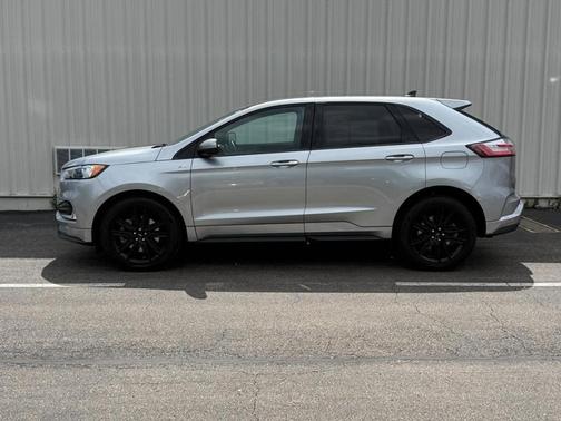 Iconic Silver Metallic 2023 Ford Edge ST Line