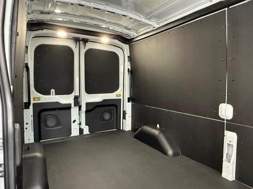 2026 Ford Transit-250 148 WB Medium Roof Cargo