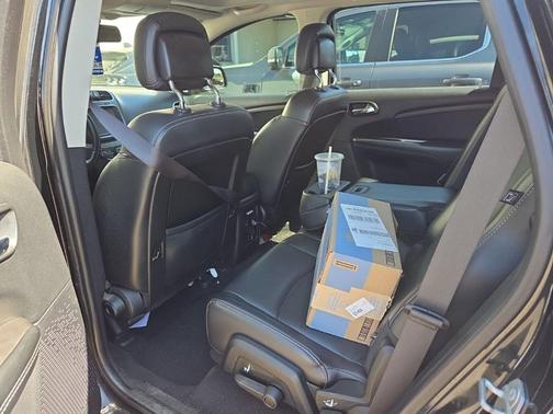 Pitch Black Clearcoat 2019 Dodge Journey Crossroad