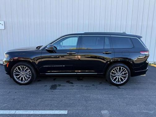 2023 Jeep Grand Cherokee SUMMIT