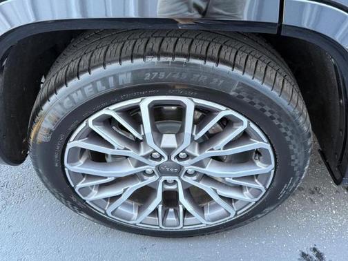 2023 Jeep Grand Cherokee SUMMIT