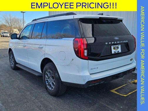 Star White 2025 Ford Expedition Active