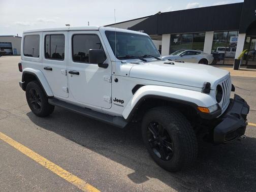 Bright White Clearcoat 2022 Jeep Wrangler Unlimited Sahara Altitude