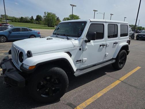 Bright White Clearcoat 2022 Jeep Wrangler Unlimited Sahara Altitude