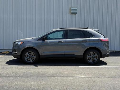Carbonized Gray Metallic 2024 Ford Edge SEL