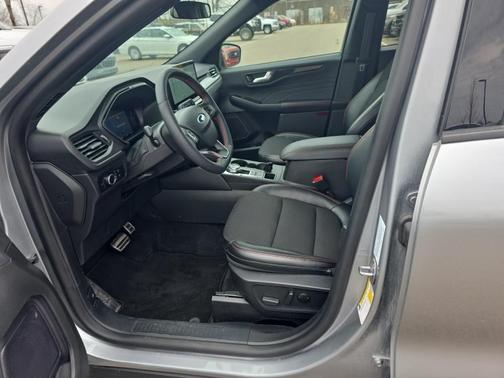 Iconic Silver Metallic 2024 Ford Escape ST-Line