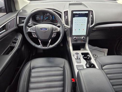 White Metallic 2024 Ford Edge SEL