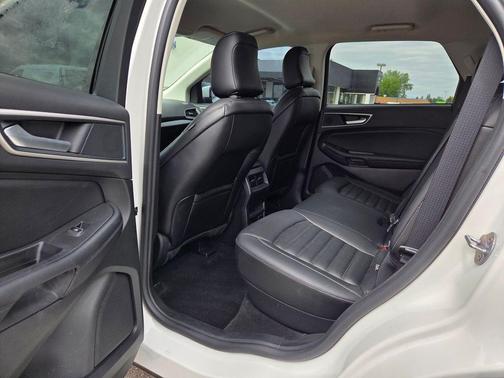 White Metallic 2024 Ford Edge SEL