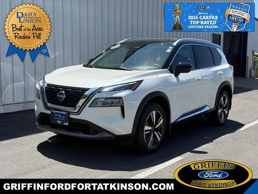 2 Tone White / Black Roof 2023 Nissan Rogue SL