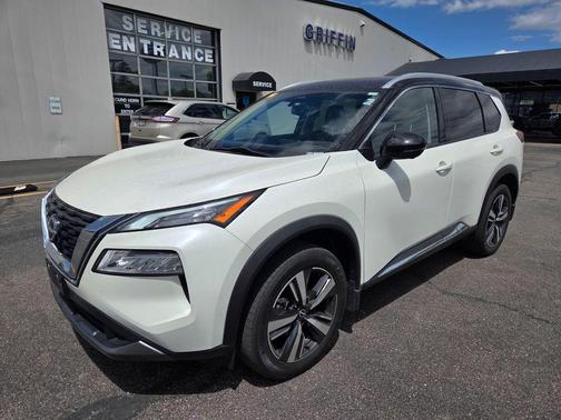 2 Tone White / Black Roof 2023 Nissan Rogue SL