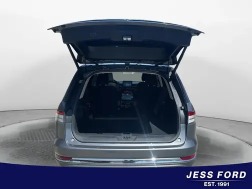 Metallic 2023 Lincoln Aviator Reserve