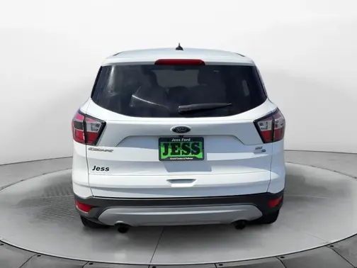 Oxford White 2017 Ford Escape SE