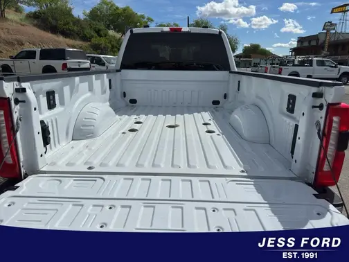 Oxford White 2025 Ford F-350 LARIAT
