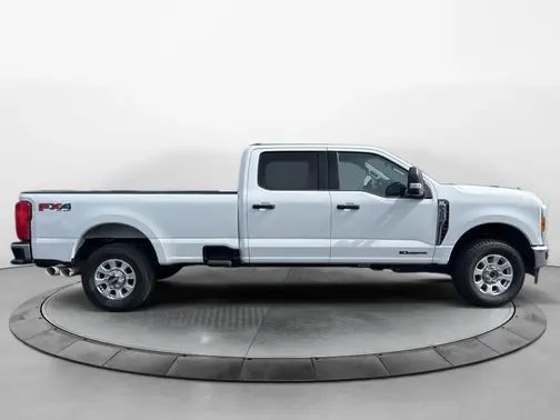 Oxford White 2023 Ford F-350 XLT