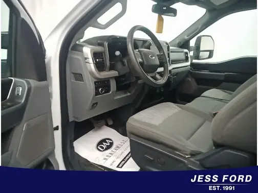 Oxford White 2023 Ford F-350 XLT