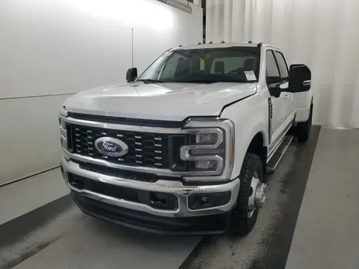 Oxford White 2025 Ford F-350 LARIAT