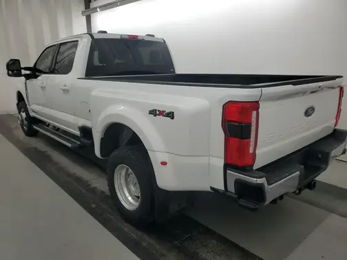 Oxford White 2025 Ford F-350 LARIAT