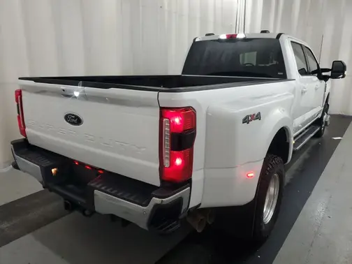 Oxford White 2025 Ford F-350 LARIAT