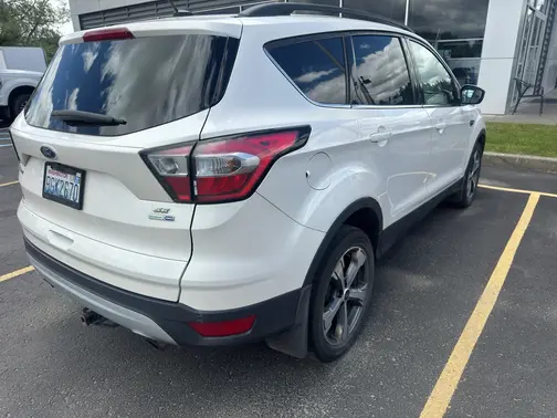 White Platinum Tri-Coat Metallic 2017 Ford Escape SE