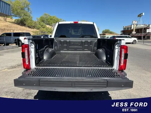 Oxford White 2023 Ford F-250 King Ranch