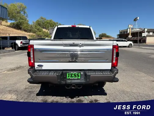 Oxford White 2023 Ford F-250 King Ranch