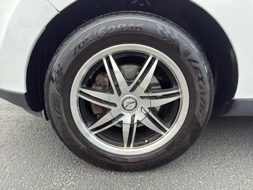 Clear White 2014 Kia Soul 6-Speed Manual