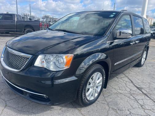 2016 Chrysler Town & Country Limited Platinum