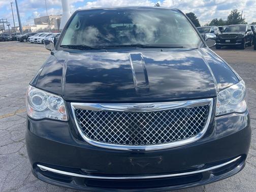 2016 Chrysler Town & Country Limited Platinum