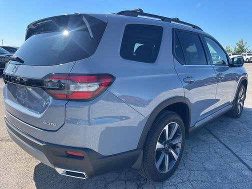 2023 Honda Pilot AWD Elite