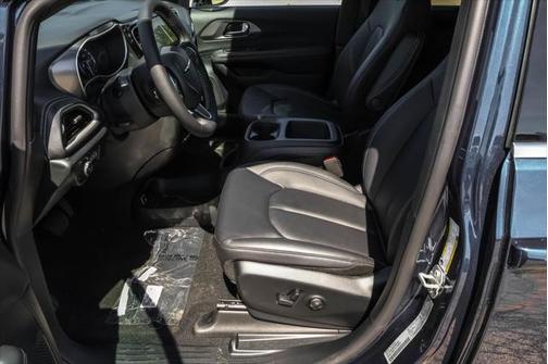 2025 Chrysler Pacifica L