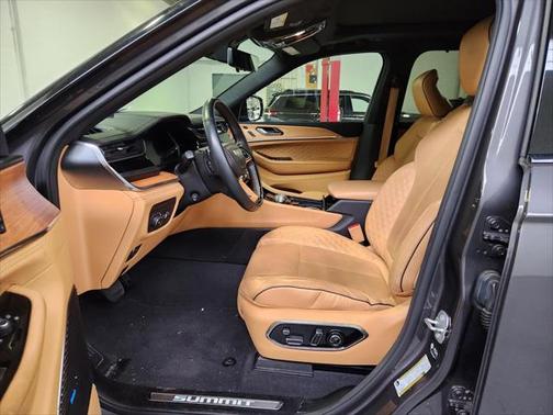 2022 Jeep Grand Cherokee Summit