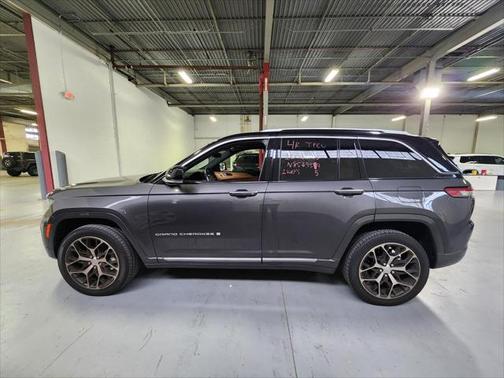 2022 Jeep Grand Cherokee Summit