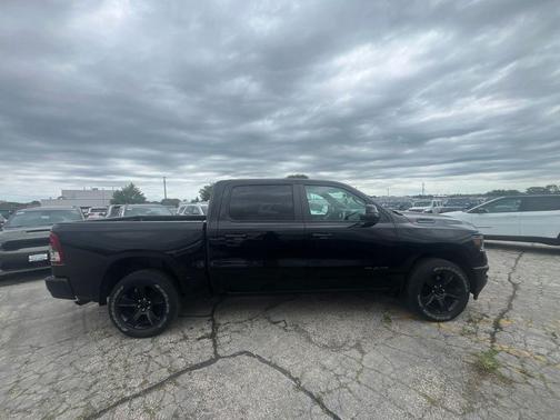 Diamond Black Crystal Pearlcoat 2023 RAM 1500 Big Horn/Lone Star