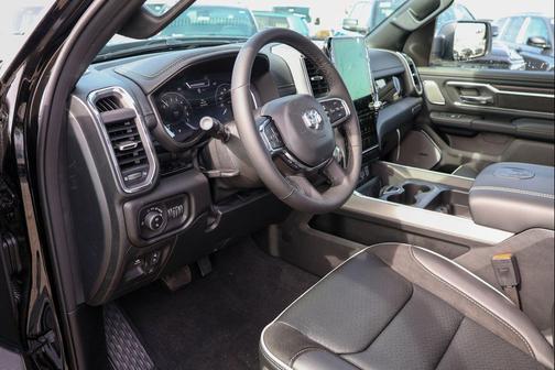 Diamond Black Crystal Pearlcoat 2026 RAM 1500 Laramie