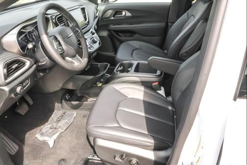 2025 Chrysler Pacifica L