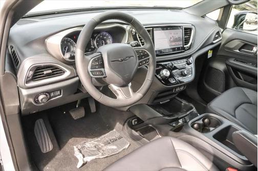 2025 Chrysler Pacifica L