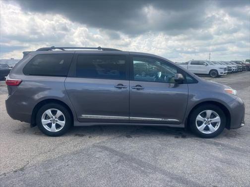 2018 Toyota Sienna LE